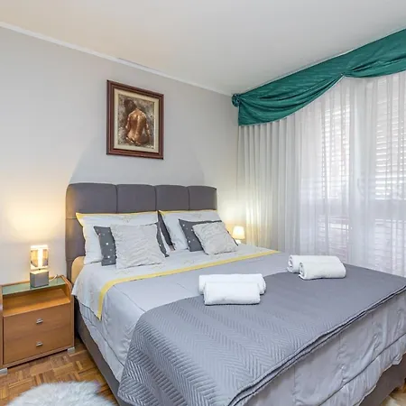 Mirela Apartment Porec
